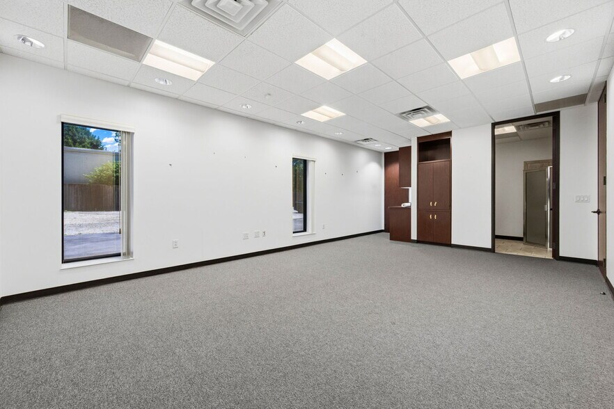 More Photos Of 901 W 18th St, Houston Warehouse For Sale