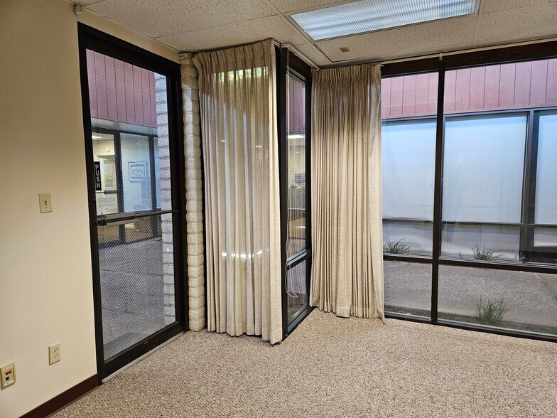 More Photos Of 909 15th St, Modesto Office For Lease