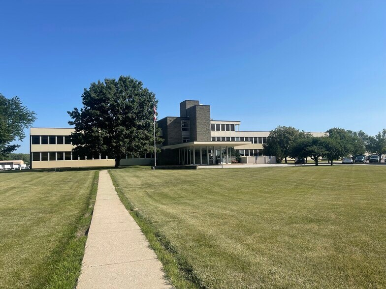 More Photos Of 1901 Bell Ave, Des Moines Warehouse For Lease