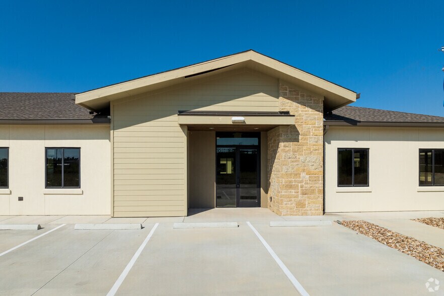More Photos Of 1667 N Highway 183, Leander Unknown For Lease