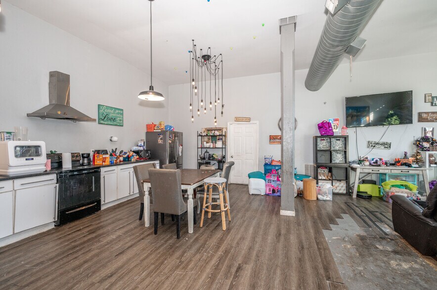 More Photos Of 1514 Kinney Ave, Cincinnati Warehouse For Sale