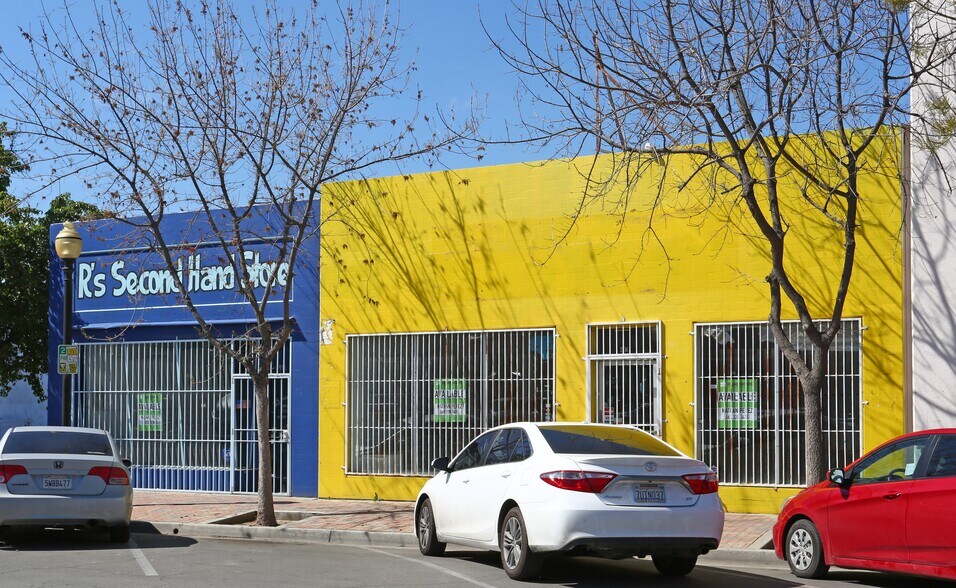 More Photos Of 911-913 Main St, Delano Storefront For Lease