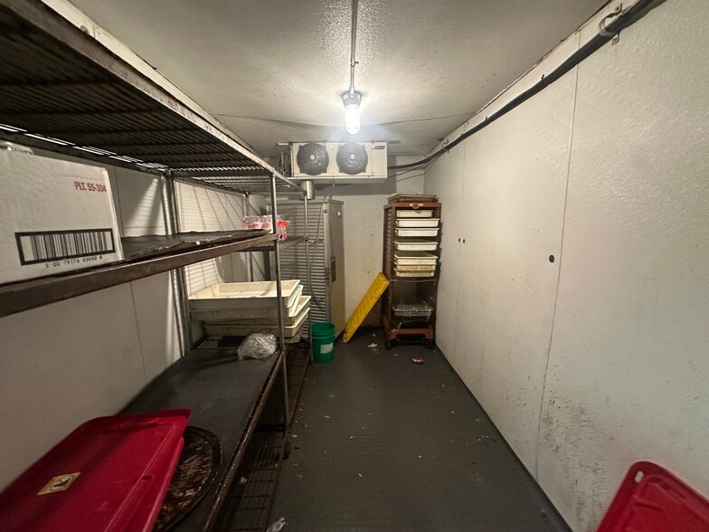 More Photos Of 2201 Hyde Park Blvd, Niagara Falls Restaurant For Sale