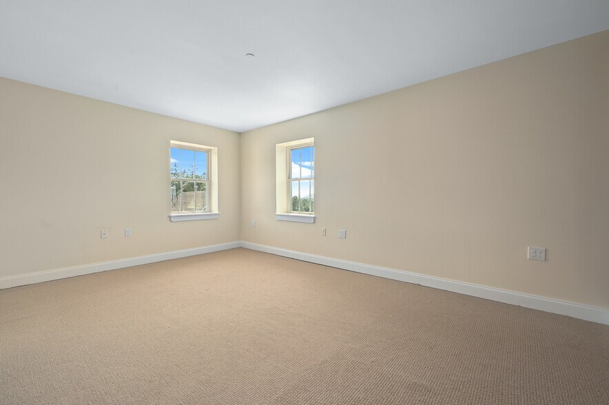 More Photos Of 56 Main St, Stamford Hotel For Sale