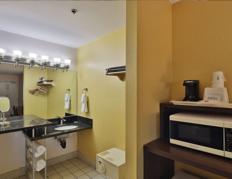 More Photos Of 81753 111 Hwy, Indio Hotel For Sale