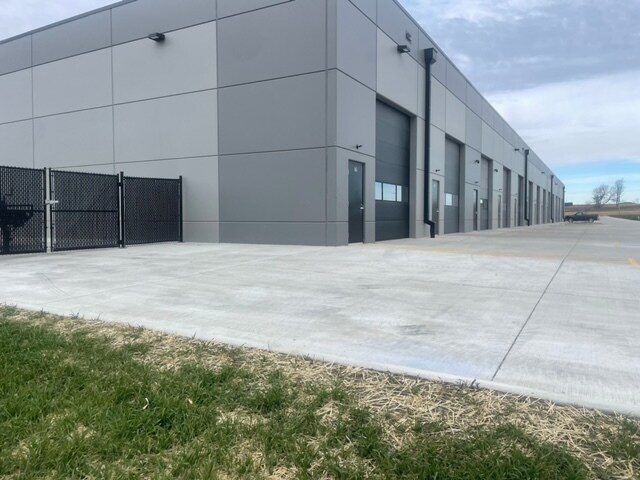 More Photos Of 810 Interstate Pky, Waukee Warehouse For Lease