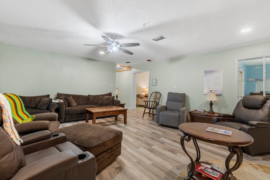 More Photos Of 207 W Wheeler Rd, Seffner Assisted Living For Sale