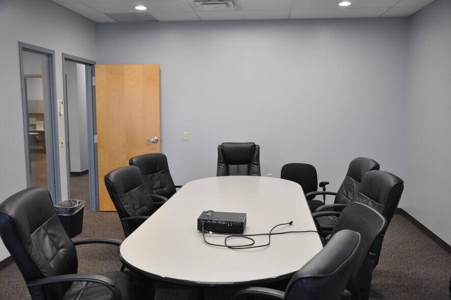 More Photos Of 2 Townline Cir, Rochester Showroom For Lease