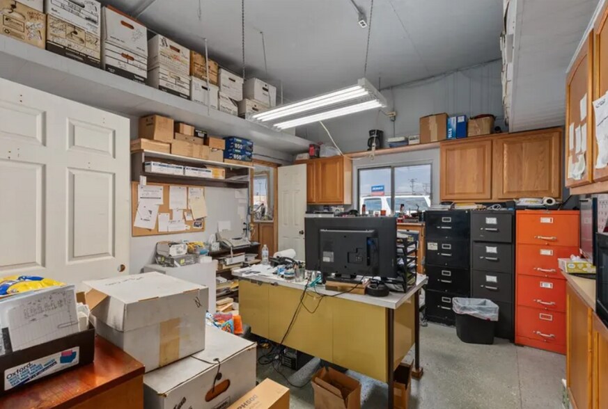 More Photos Of 2300 Hoffman Dr, Effingham Auto Repair For Sale