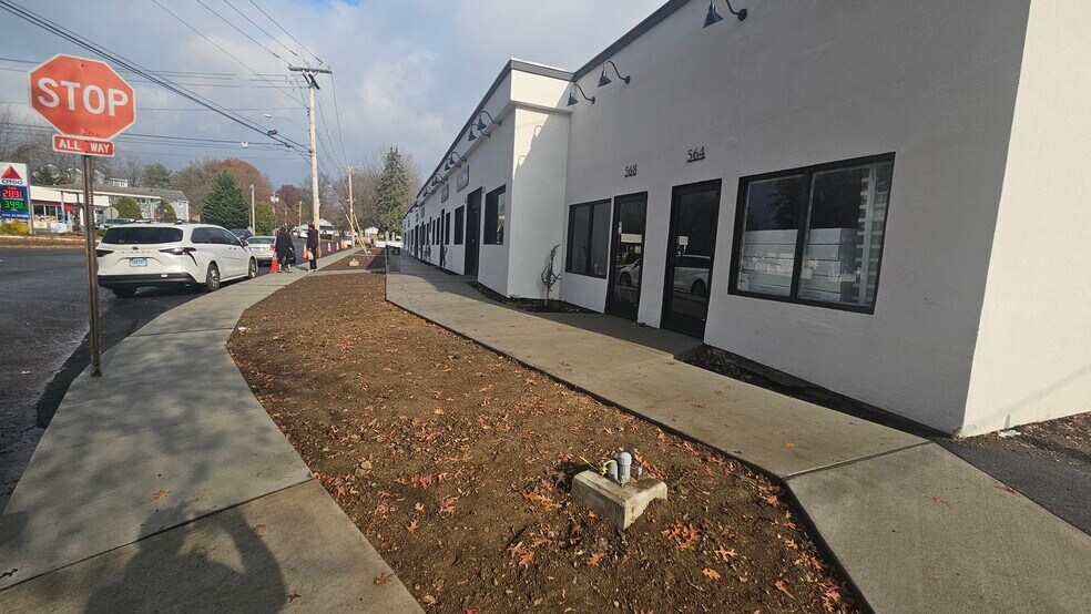 More Photos Of 564-594 Success Ave, Stratford Freestanding For Lease