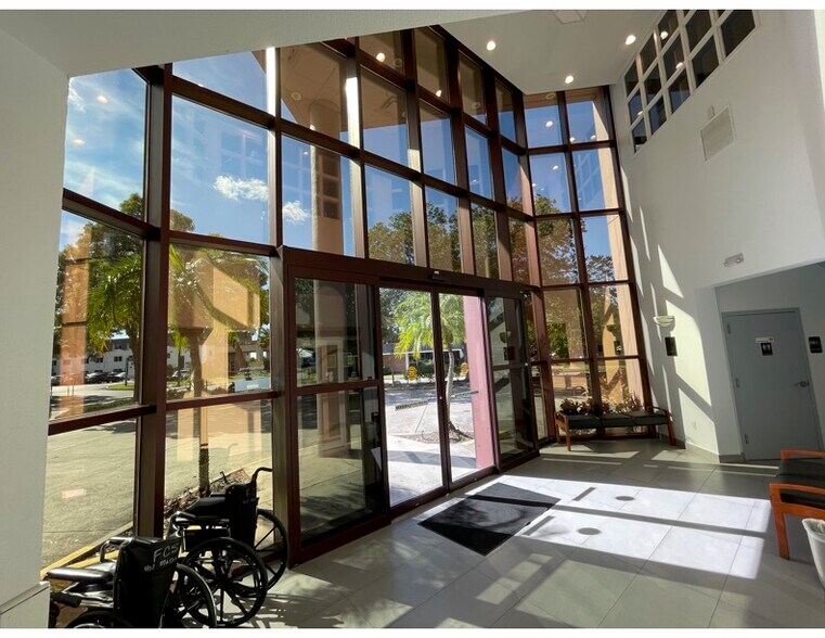 More Photos Of 401 Manatee Ave E, Bradenton Medical For Lease