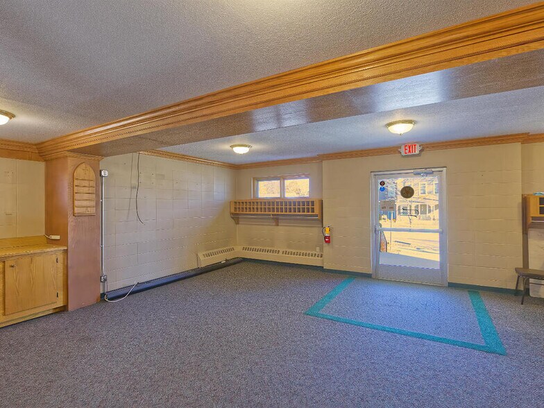 More Photos Of 410 1st St N, Winsted Office For Sale