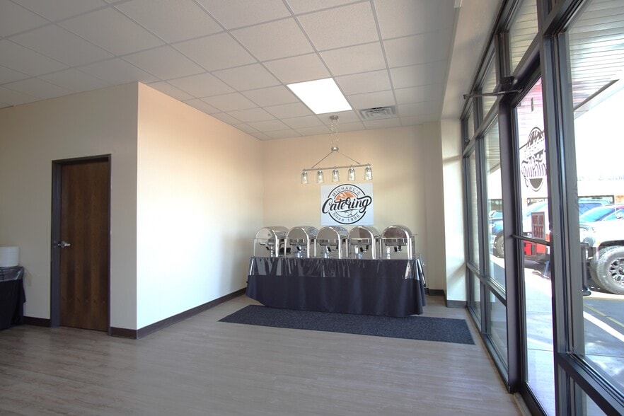 More Photos Of 2990 SE 19th St, Moore Storefront Retail Office For Lease