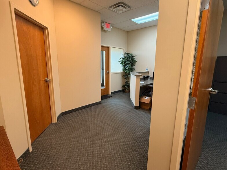 More Photos Of 10147 Royalton Rd, North Royalton Light Manufacturing For Lease