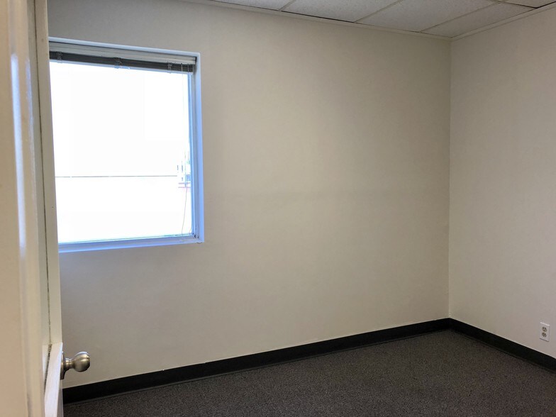 More Photos Of 512 E Wilson Ave, Glendale Office For Lease