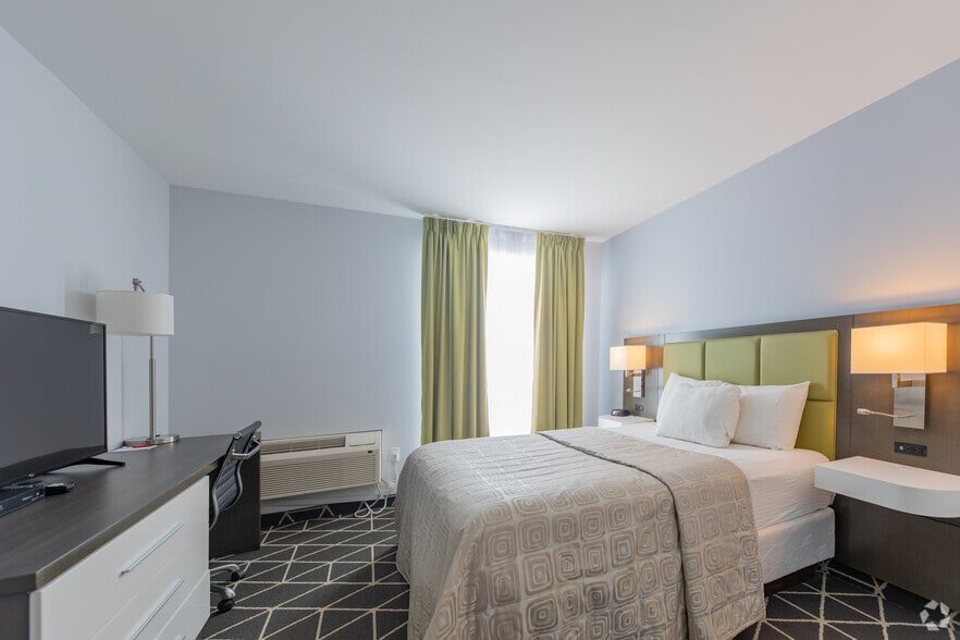 More Photos Of 112 King st, Palmerston Hotel For Sale