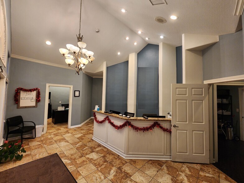 Primary Photo Of 225 E Edgewood Dr, Friendswood Hospital For Lease