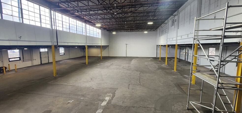 More Photos Of 237 E Aurora St, Waterbury Manufacturing For Lease