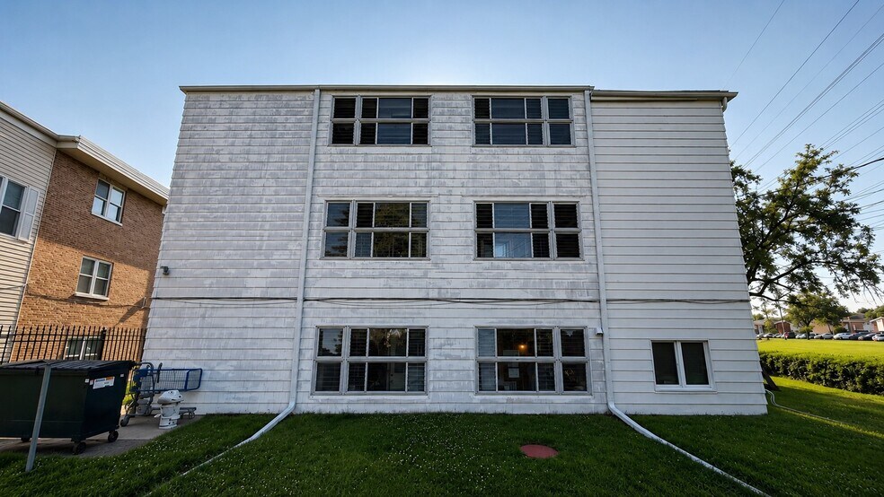 More Photos Of 8047 W Foster Ln, Niles Apartments For Sale