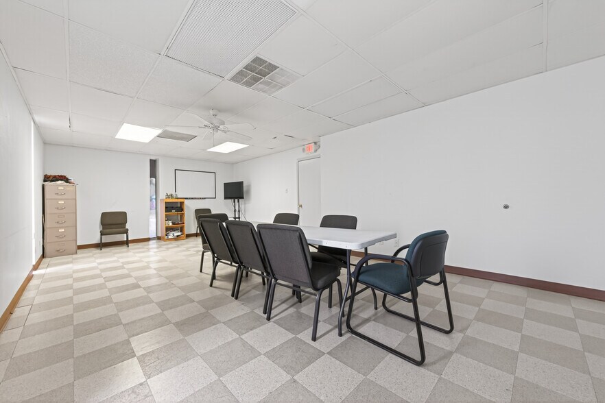 More Photos Of 1203 S Houston Ave, Humble Light Distribution For Sale