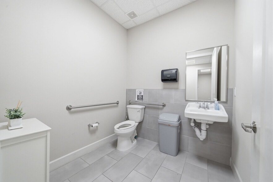 More Photos Of 8118 Fry Rd, Cypress Office For Sale