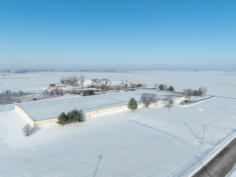 More Photos Of 3750 Industrial Dr, Carlyle Warehouse For Lease