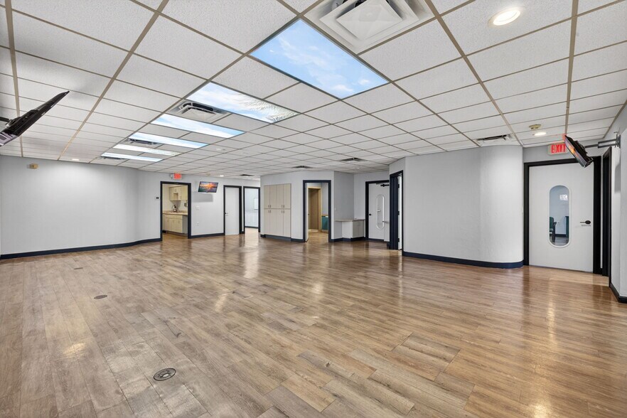 More Photos Of 45 Barkley Cir, Fort Myers Medical For Lease