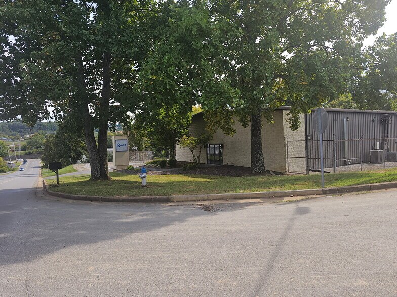 More Photos Of 3111 Hanover Rd, Johnson City Light Manufacturing For Lease