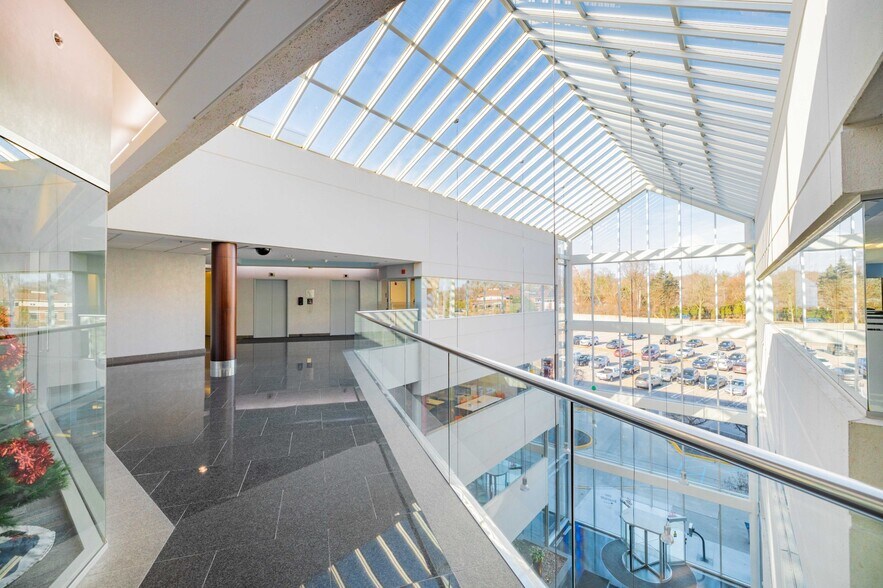 More Photos Of 25925 Telegraph Rd, Southfield Office For Lease