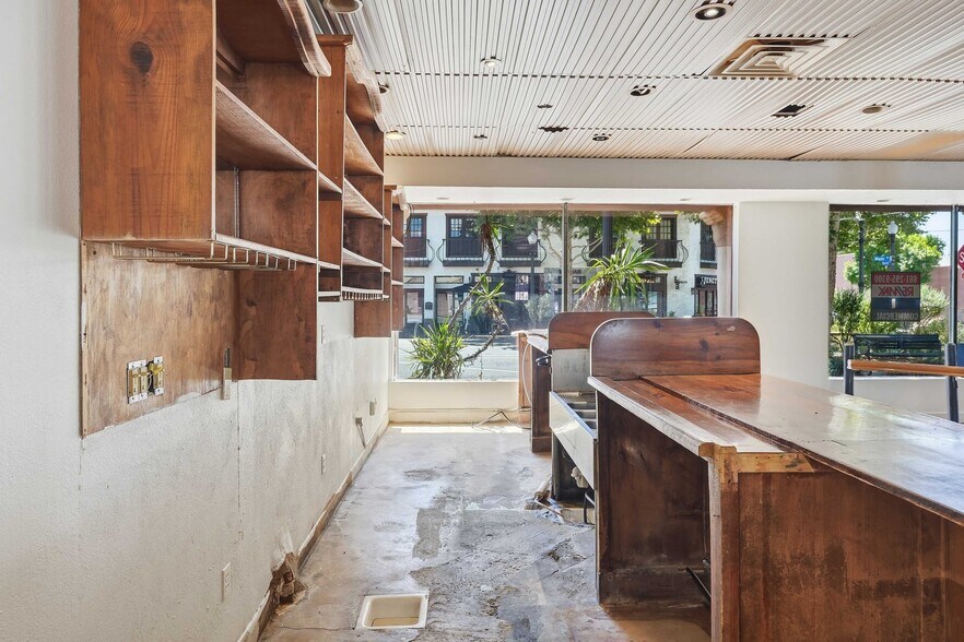 More Photos Of 24258-24274 Main St, Newhall Restaurant For Lease