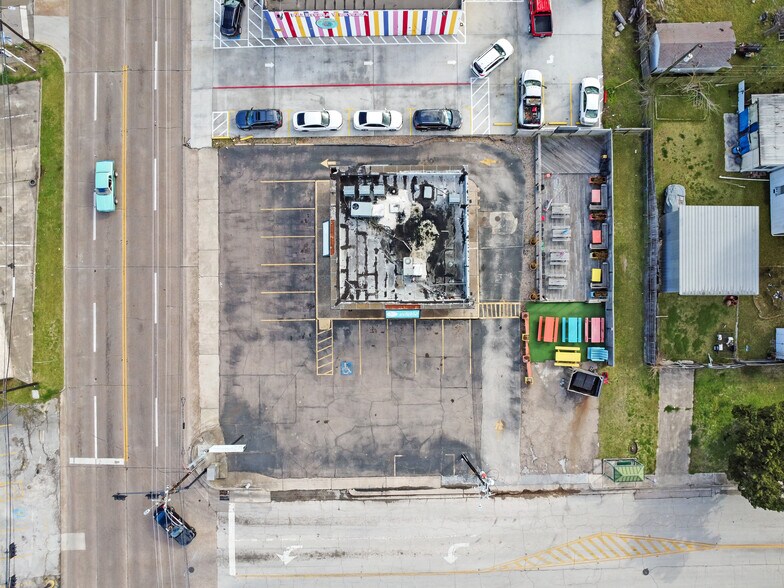 More Photos Of 2007 N Main St, Baytown General Retail For Sale