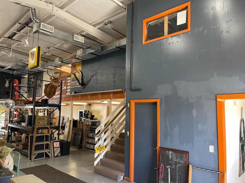 More Photos Of 1408 S Main St, Normal Freestanding For Sale