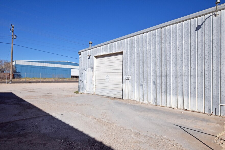 More Photos Of 302 Industrial Ave, Odessa Warehouse For Sale
