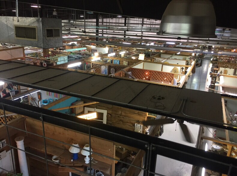 More Photos Of 1900 W Elm St, Ozark Freestanding For Sale