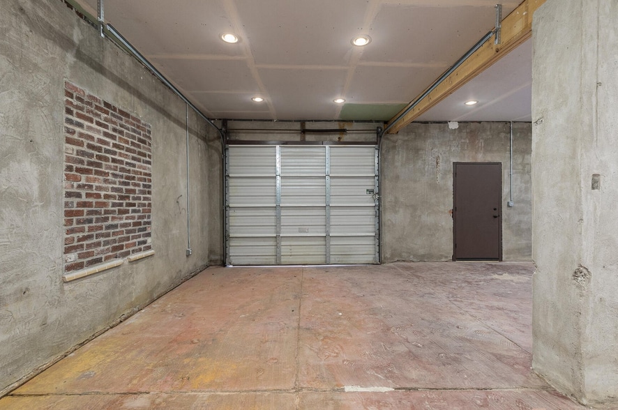 More Photos Of 1302 E Blaine St, Springfield Flex For Lease