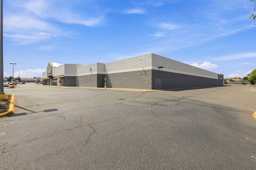 More Photos Of 867 N Columbia Center Blvd, Kennewick Freestanding For Sale