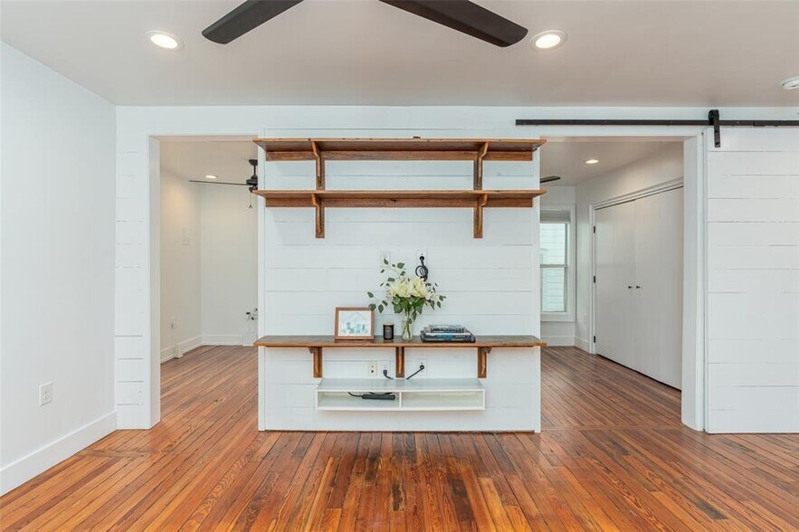 More Photos Of 1148 Northwestern Ave, Austin Specialty For Sale