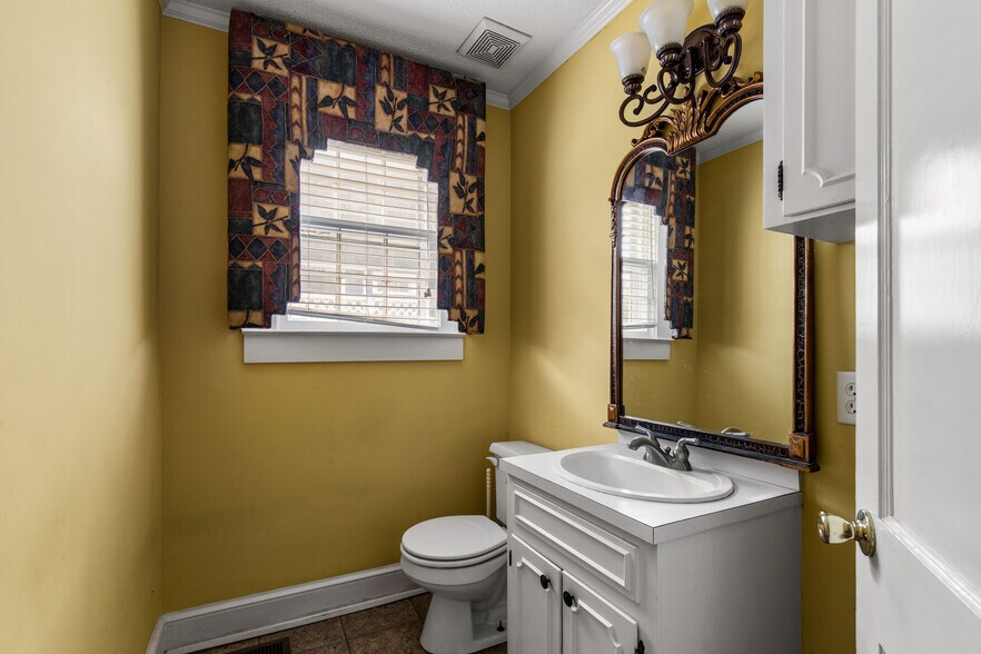 More Photos Of 302 N White St, Lancaster Office For Sale