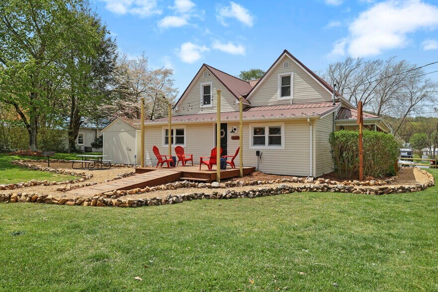More Photos Of 100 S Railroad Ave, Damascus Apartments For Sale