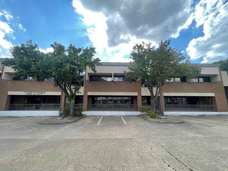 More Photos Of 3608 E 29th St, Bryan Office For Lease