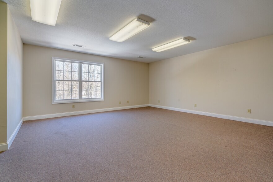 More Photos Of 6911 Cleveland Hwy, Clermont Office For Lease