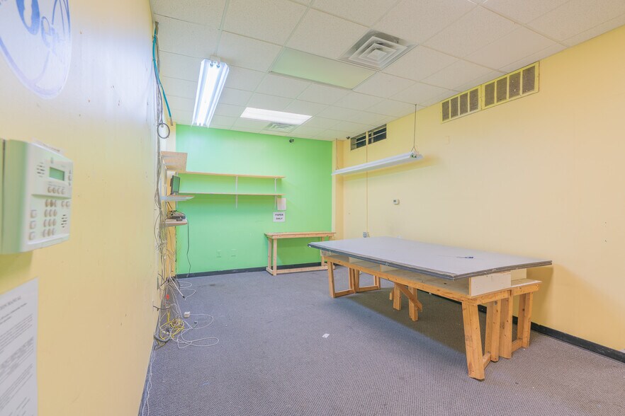 More Photos Of 1717 S Broad St, Philadelphia Storefront For Lease