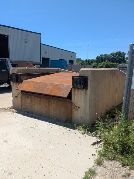 More Photos Of 12801 Silver Lake Rd, Brighton Manufacturing For Sale