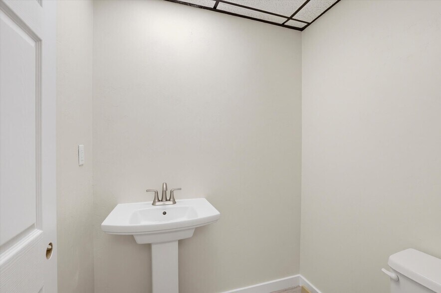 More Photos Of 1801 N Meridian Rd, Tallahassee Office For Lease