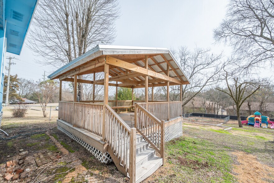 More Photos Of 128 Old West Point Rd, Starkville Daycare Center For Sale