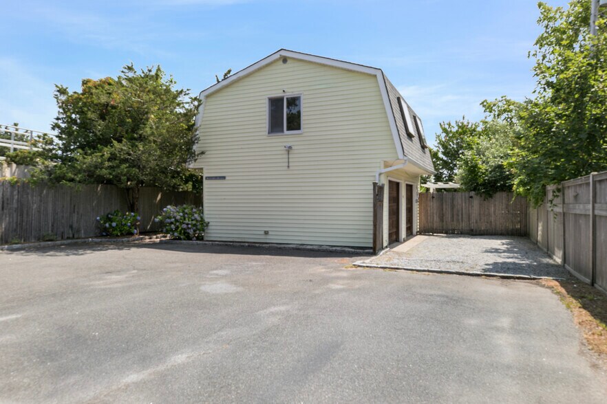 More Photos Of 35 Gardners Ln, Hampton Bays Apartments For Sale