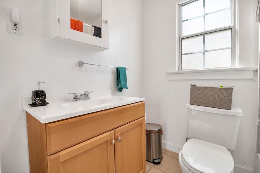 More Photos Of 1030-1034 1/2 Wilcox Ave, Los Angeles Apartments For Sale