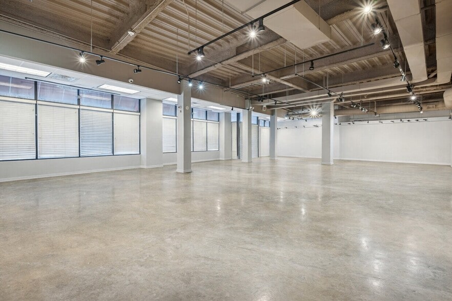 More Photos Of 4420-4428 N Clark St, Chicago Apartments For Sale