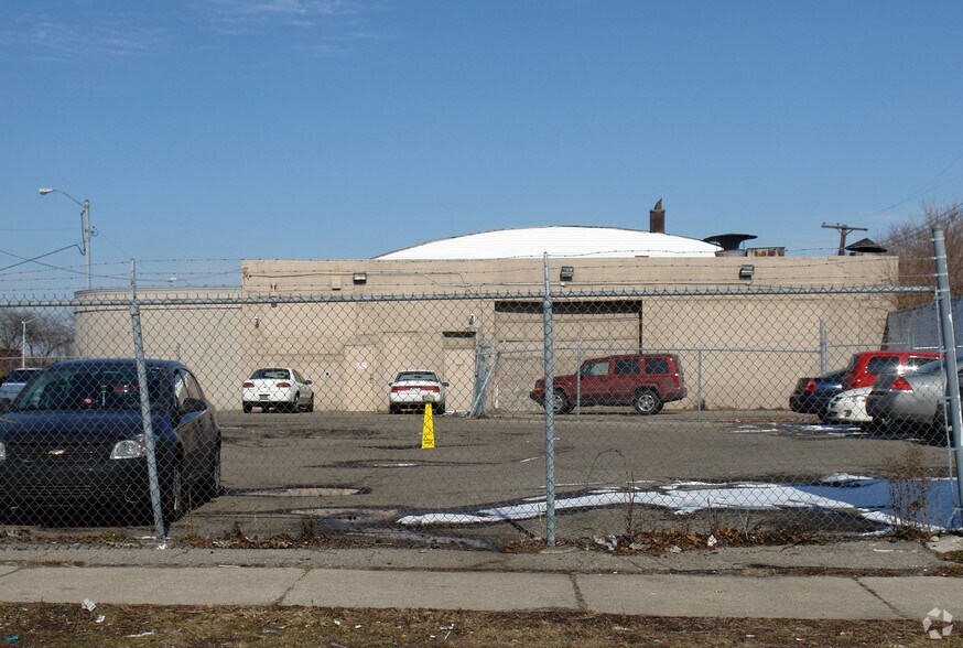 More Photos Of 11180 Gratiot Ave, Detroit Freestanding For Lease
