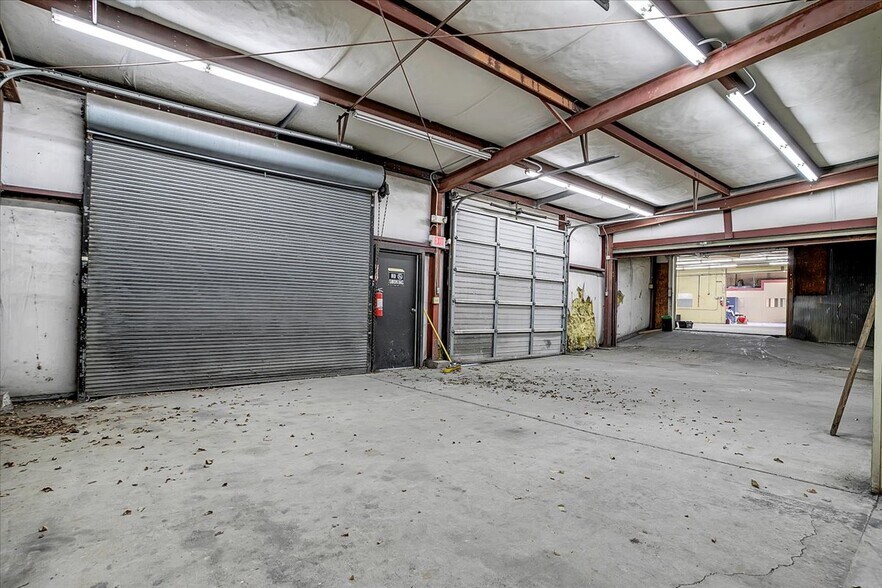 More Photos Of 1 Pete Hollis Blvd, Greenville Auto Repair For Sale